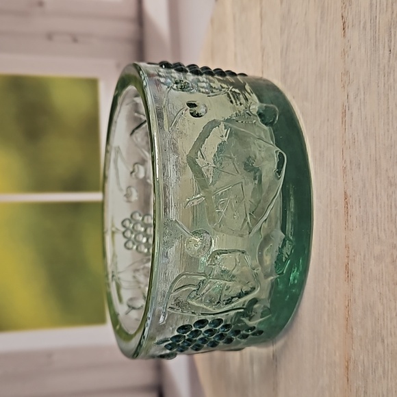 Vintage Green Glass Grapevine design multipurpose bowl trinket ashtray salsa - Picture 4 of 5